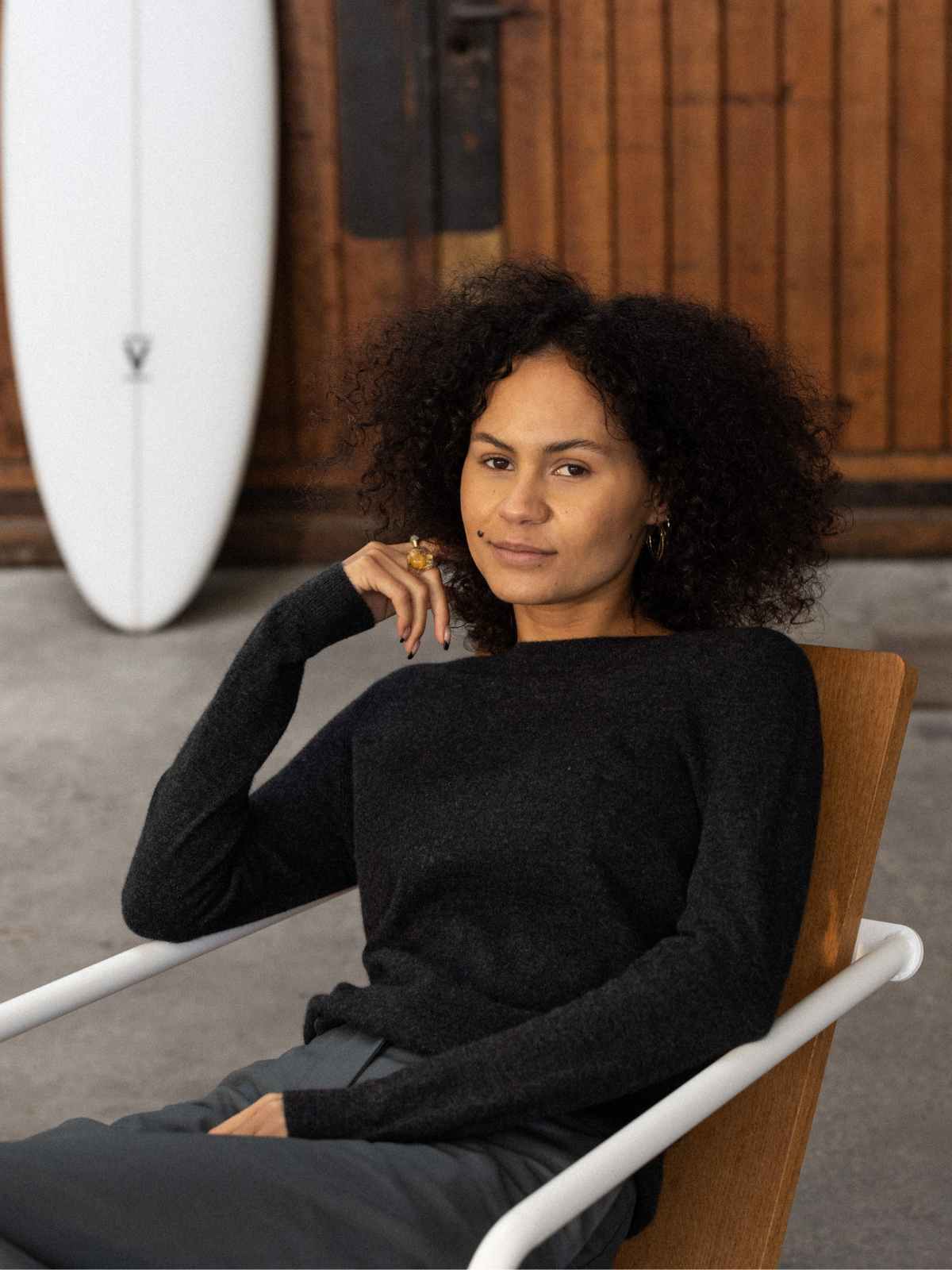 Visitor Clothing Women's Cashmere Airspun Sweater Charcoal