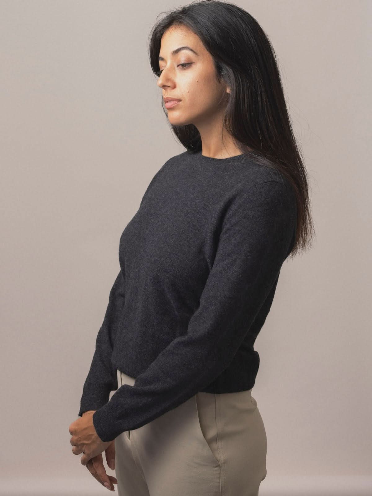 Visitor Clothing Women's Cashmere Airspun Sweater Charcoal
