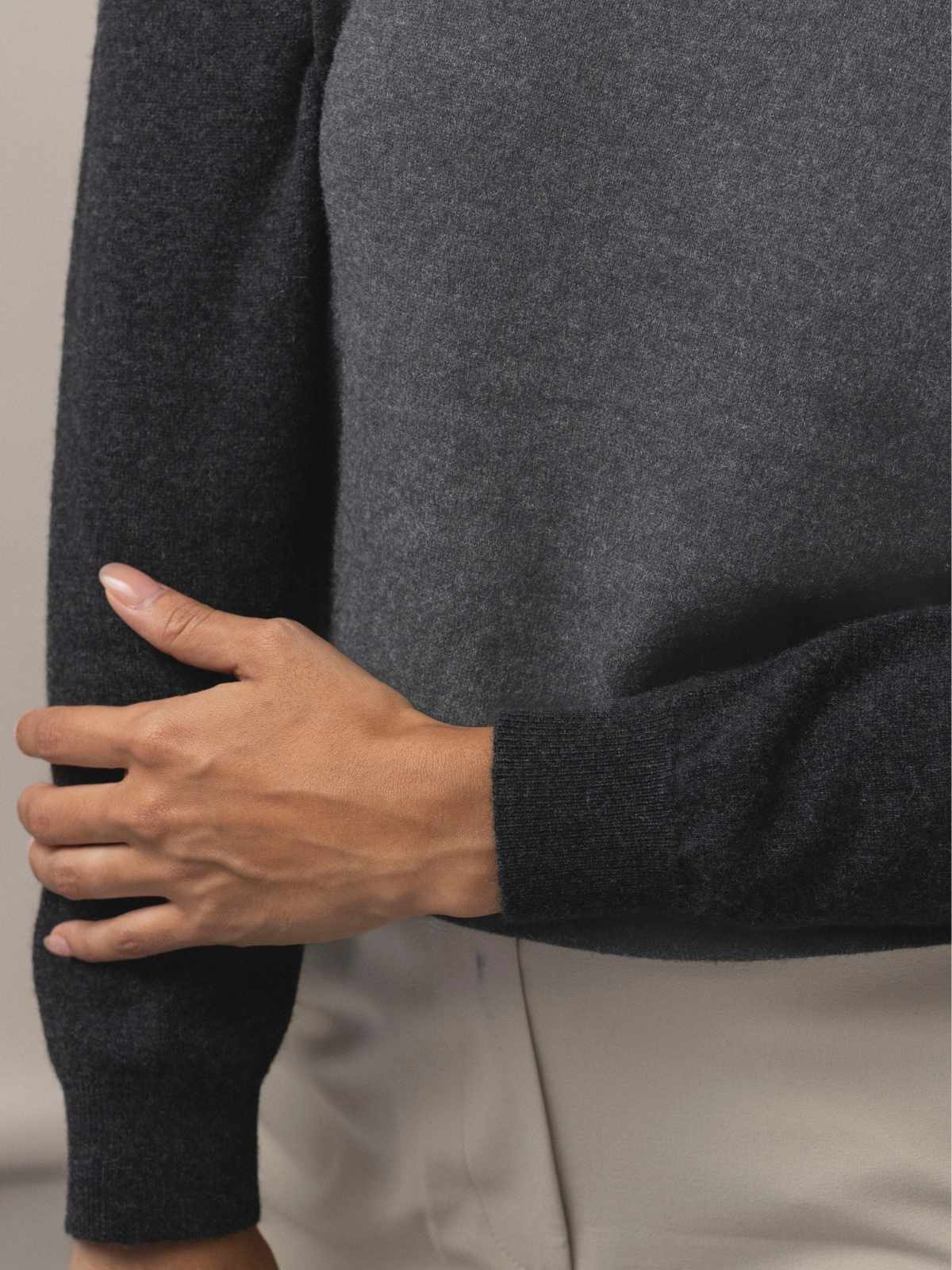 Visitor Clothing Women's Cashmere Airspun Sweater Charcoal