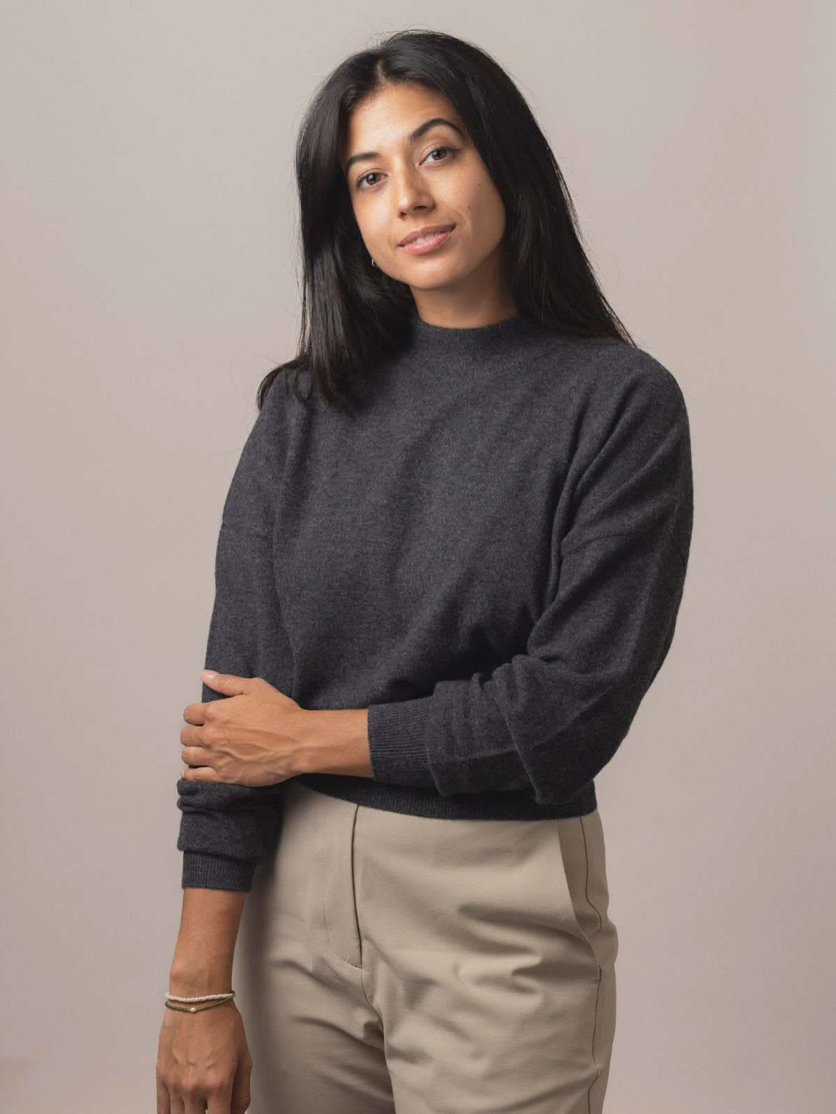 Visitor Clothing Women's Cashmere Sweater Dark Grey
