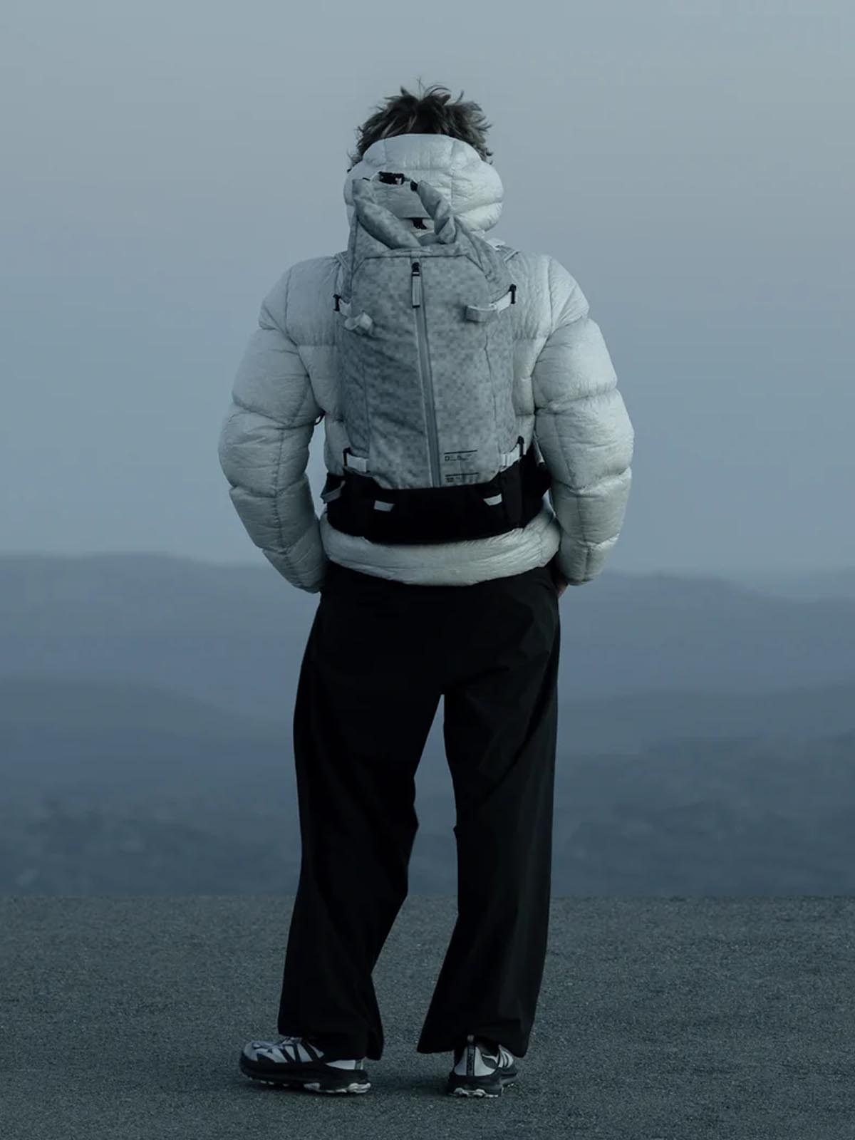Db Snow Pro Backpack 32L White Noise