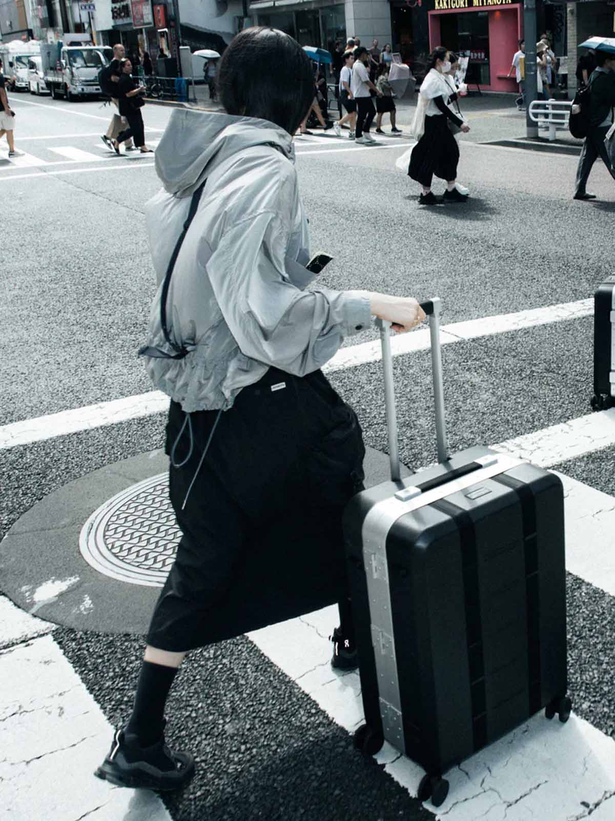 Db Ramverk Pro Check-In Medium Black Out