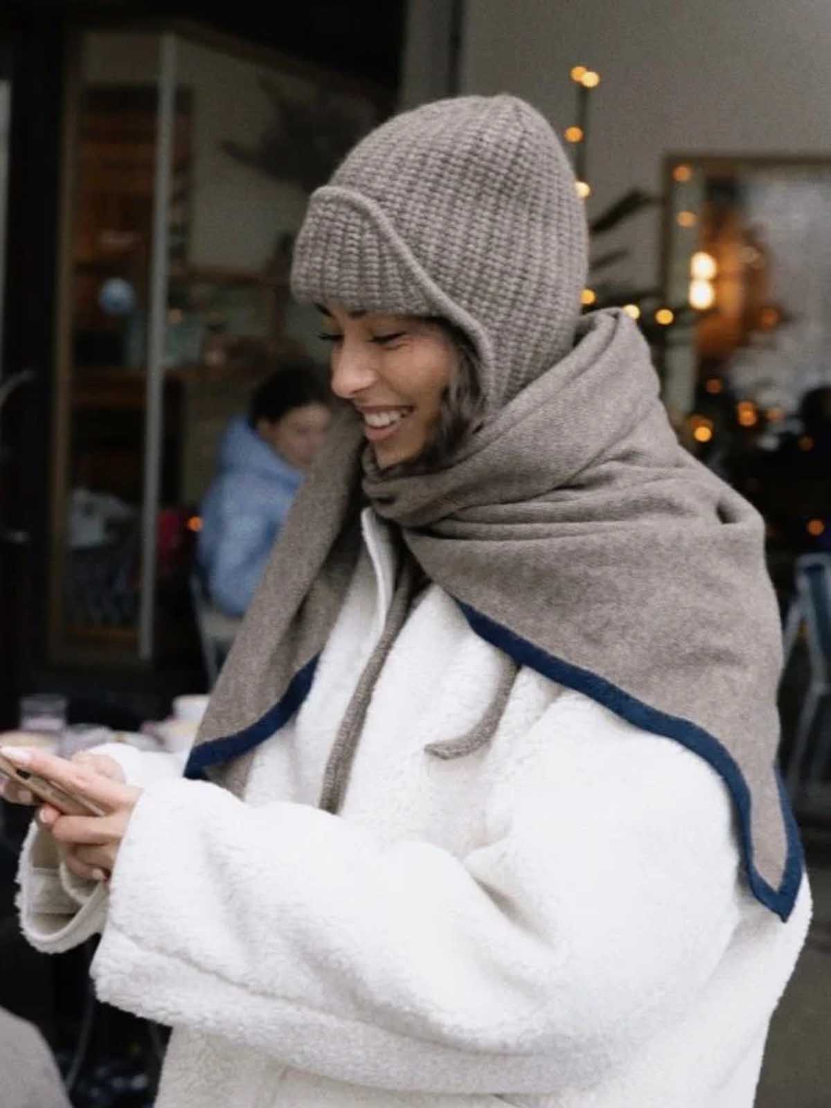 Lovem Lola Cashmere Stole Taupe / Navy Blue
