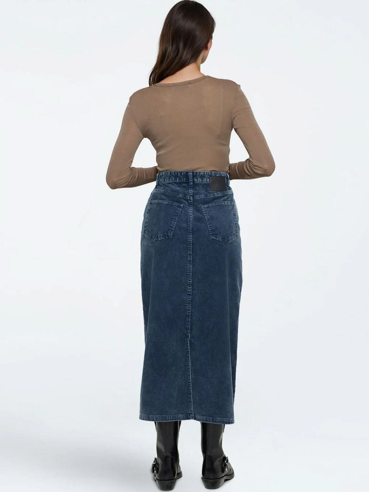 Minimum Natashas T-Shirt Shitake