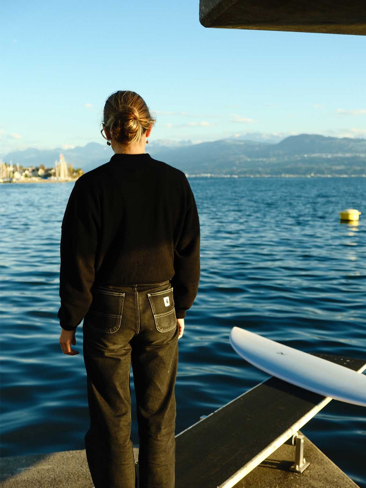 Visitor Clothing Women's Cashmere Sweater Black