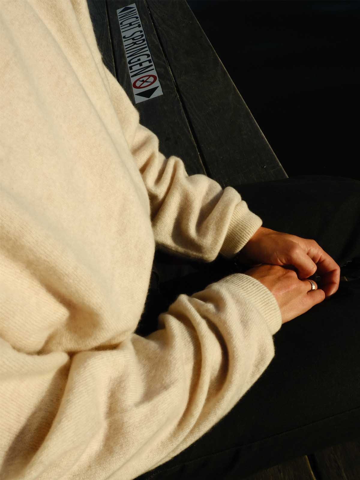 Visitor Clothing Women's Cashmere Sweater Sand