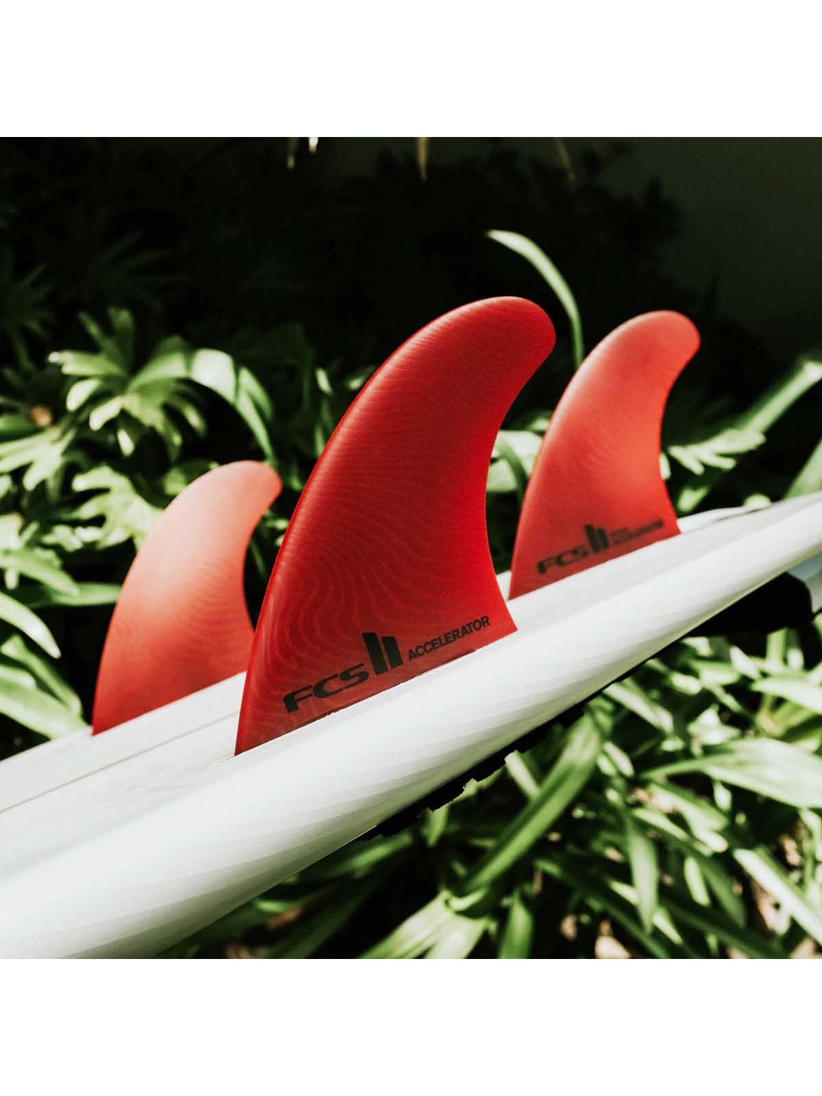 FCS II Fins Accelerator Neo Glass Eco Tri Fin Set Red Medium