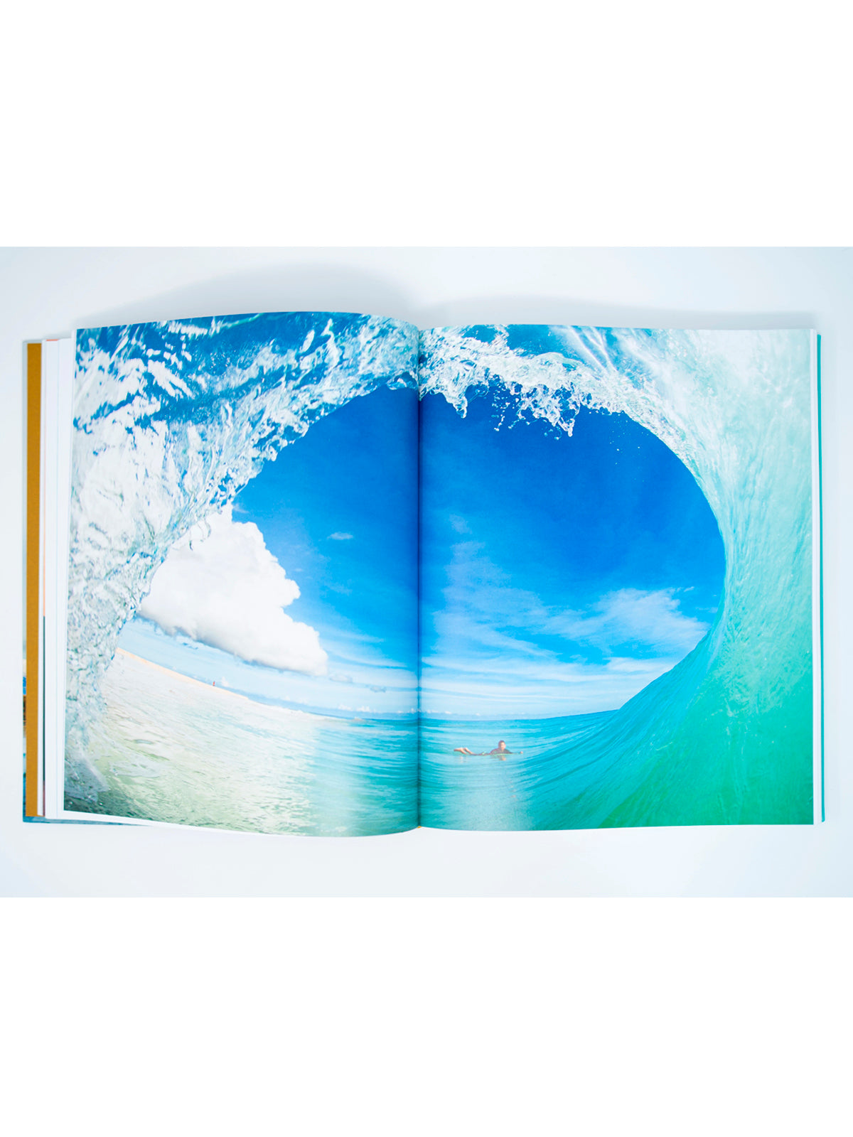 High Tide - A Surf Odyssey / Chris Burkard