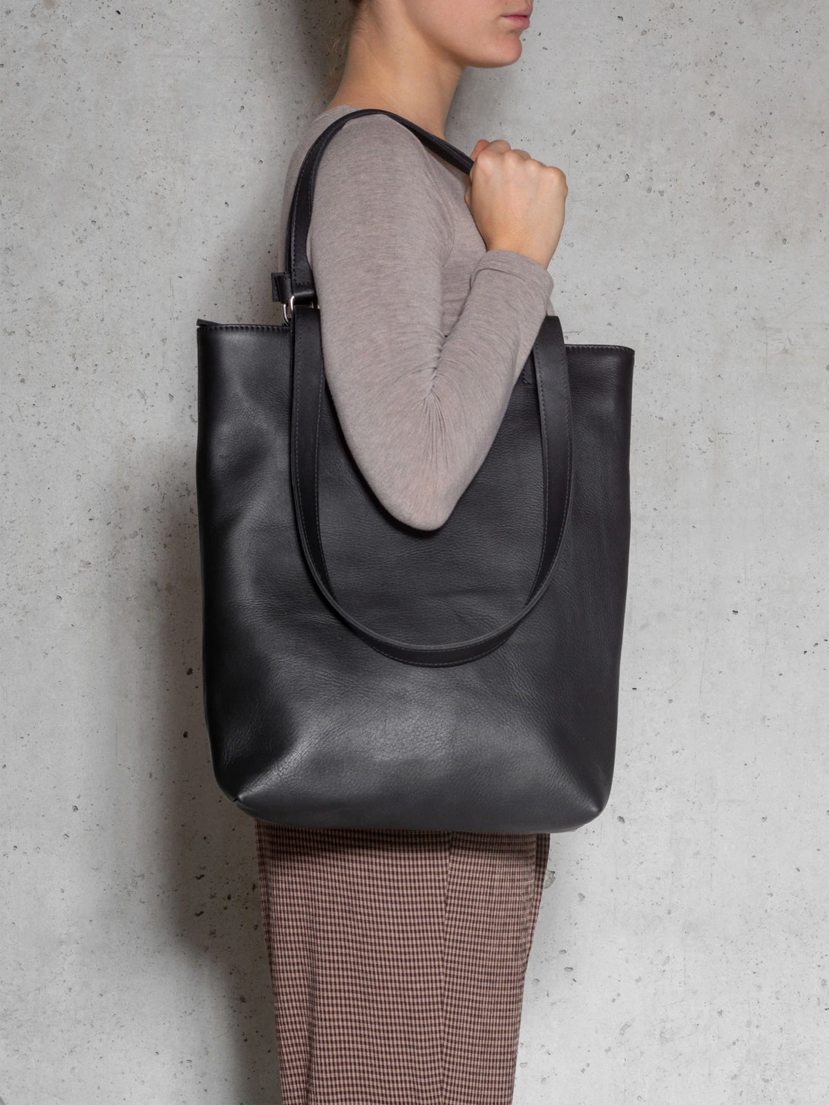Yoomee Oum Bag Leather Black