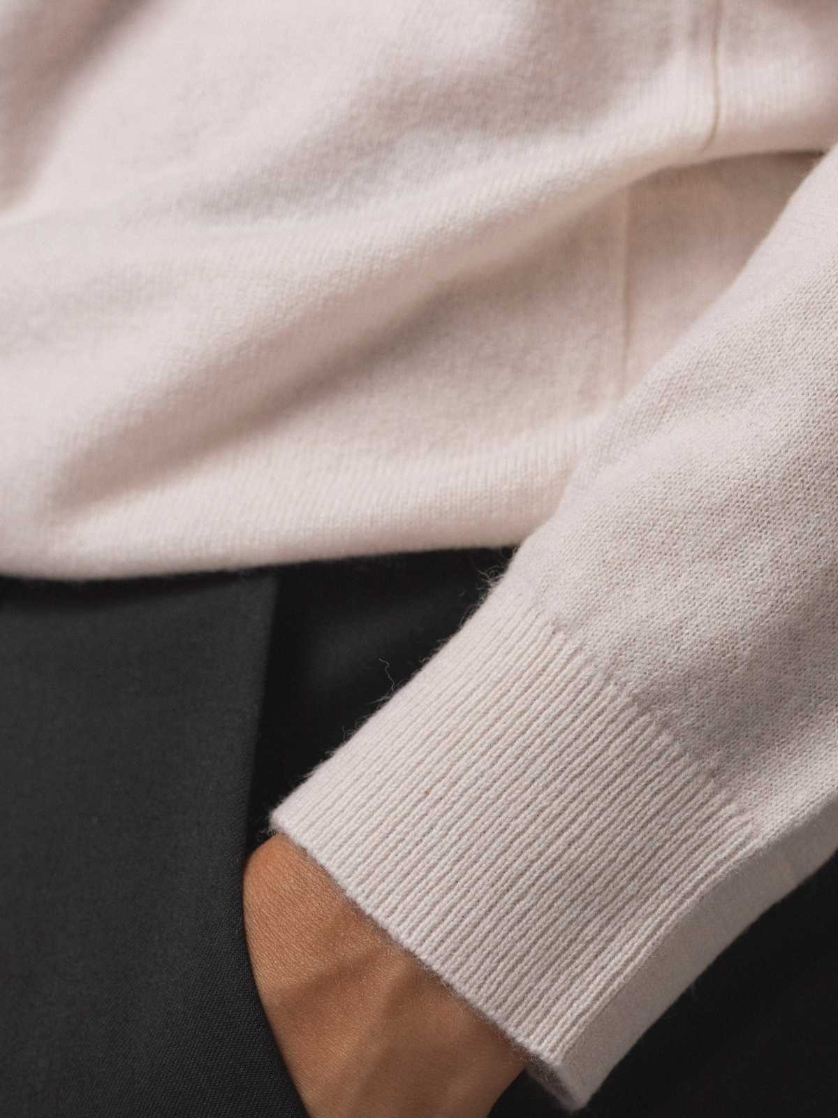 Visitor Clothing Women's Cashmere Airspun Sweater Lunar