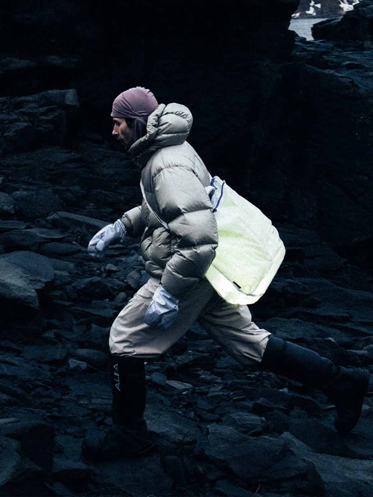 Db Weigh Lighter Helmet Bag 32L Aurora