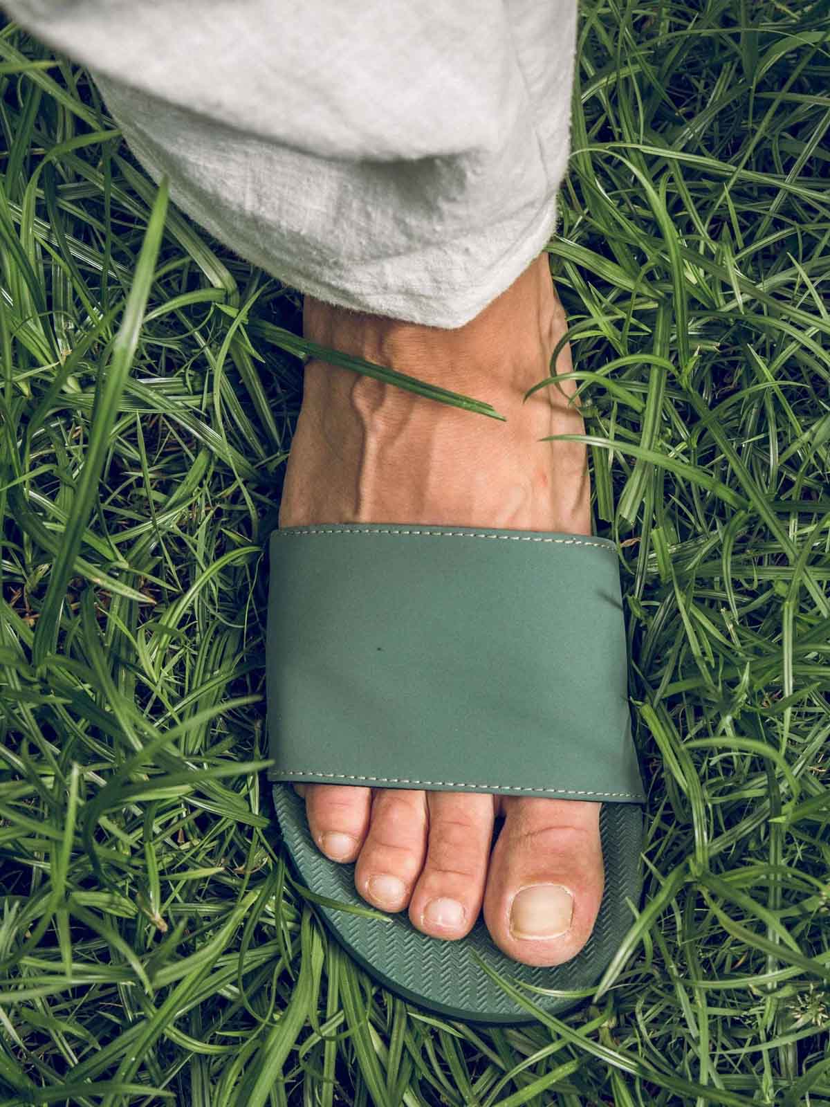 Indosole Mens Sandals Essntls Slides Leaf