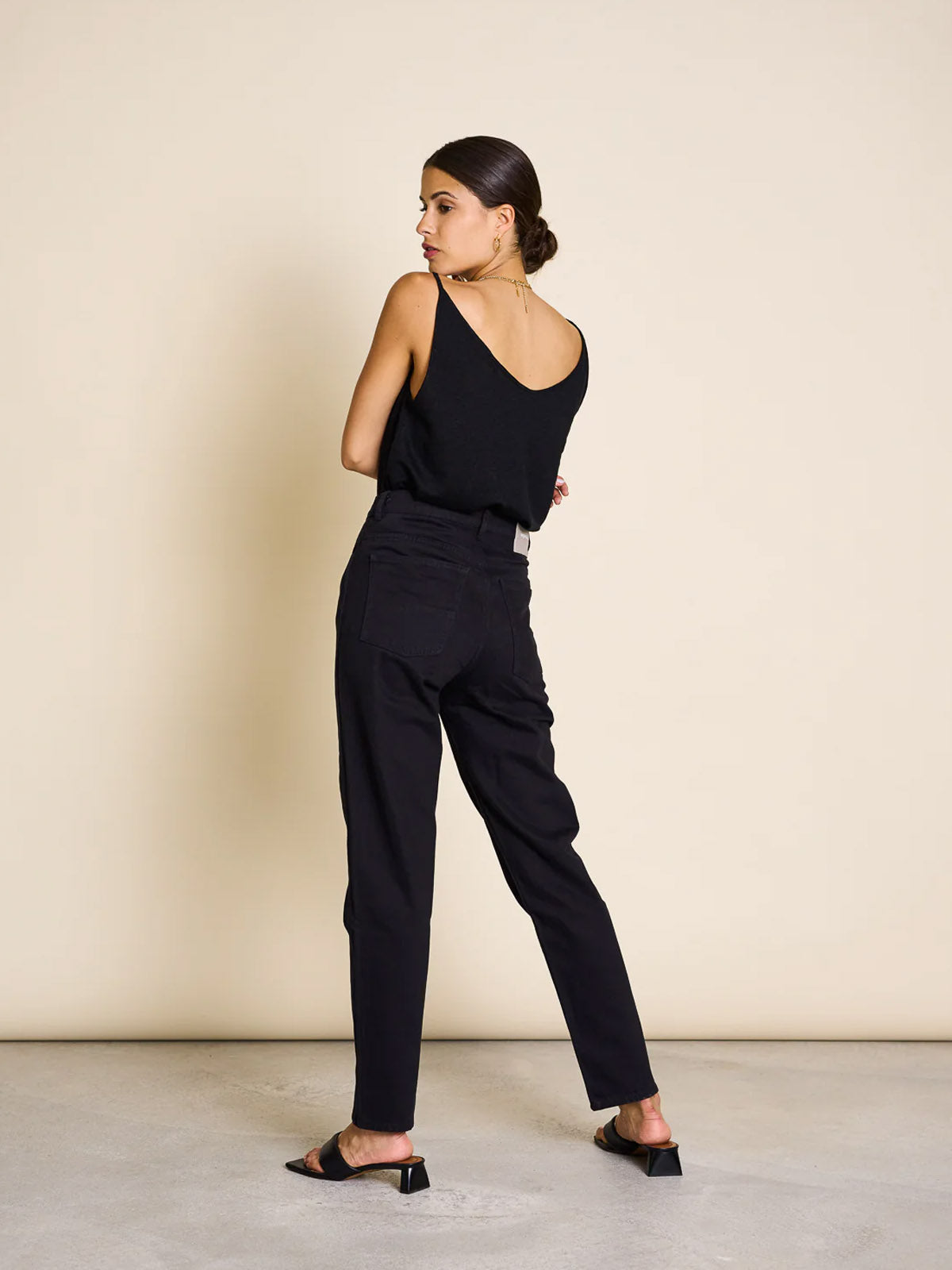 Jan 'n June Slip Top Triangle Flow Black