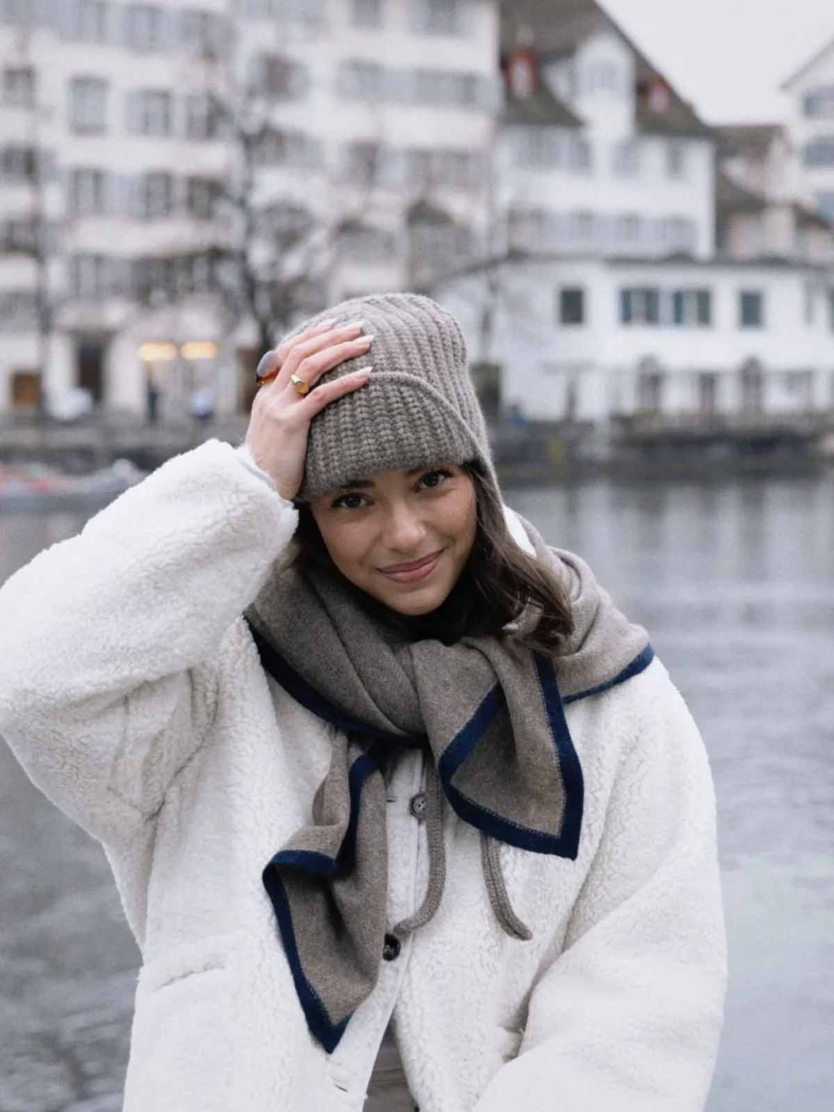 Lovem Lola Cashmere Stole Taupe / Navy Blue