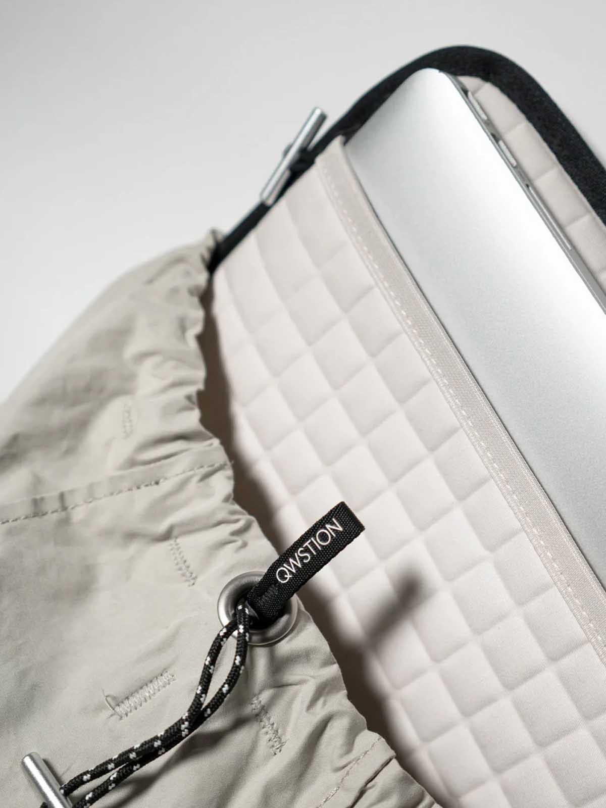 Qwstion Medium Bucket Desert Hawk