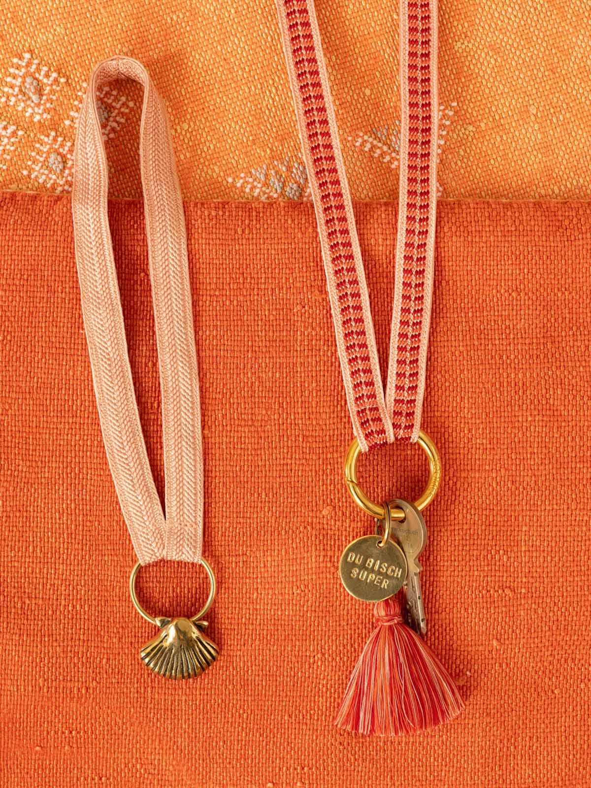 Yoomee Key Pendant Mouna Shell
