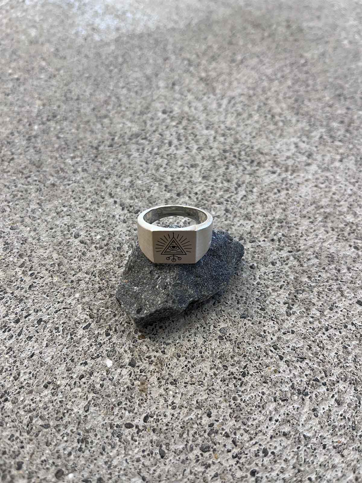 Visitor x Evelyne M Signet Ring Third Eye Silver
