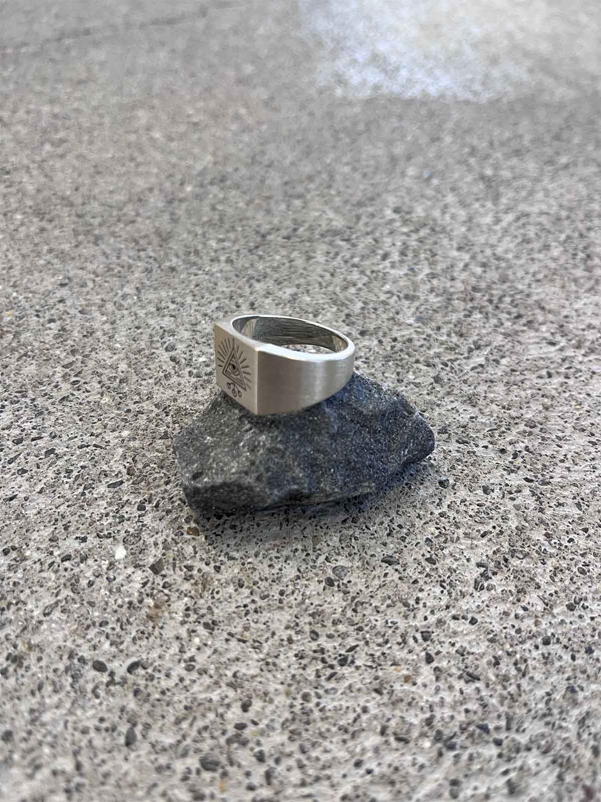 Visitor x Evelyne M Signet Ring Third Eye Silver