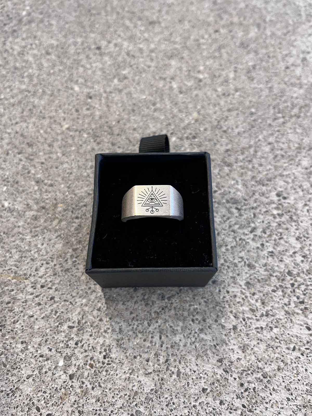 Visitor x Evelyne M Signet Ring Third Eye Silver
