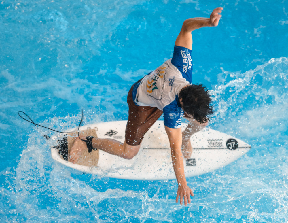 Poolsurfing_Oana