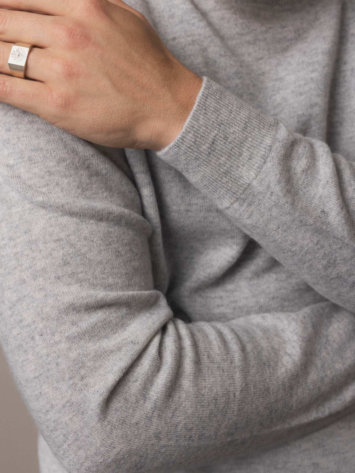 Cashmere_Sweater_In_Light_Grey